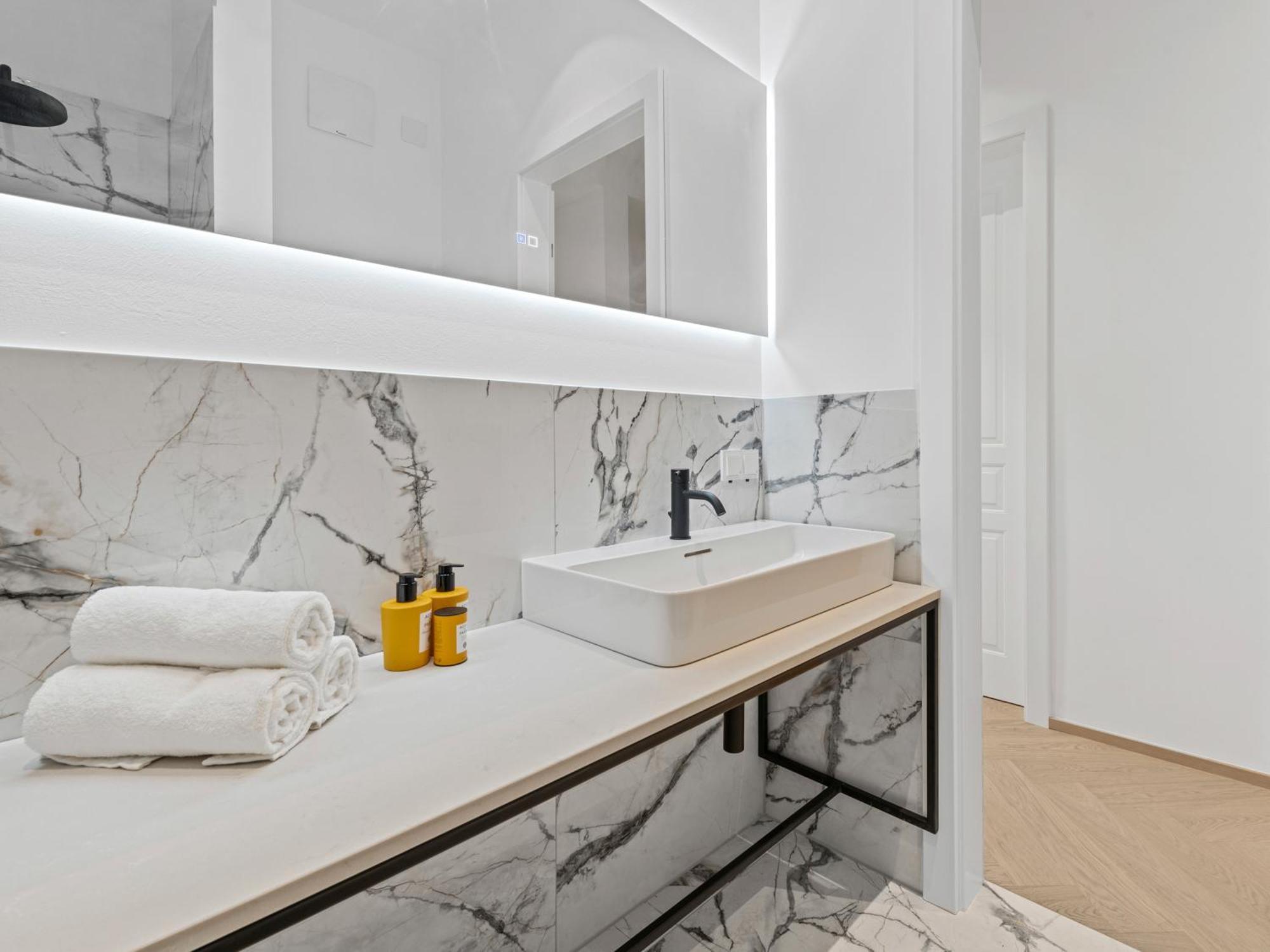 Door No 5 By Gt7 Hospitality Apartment *
