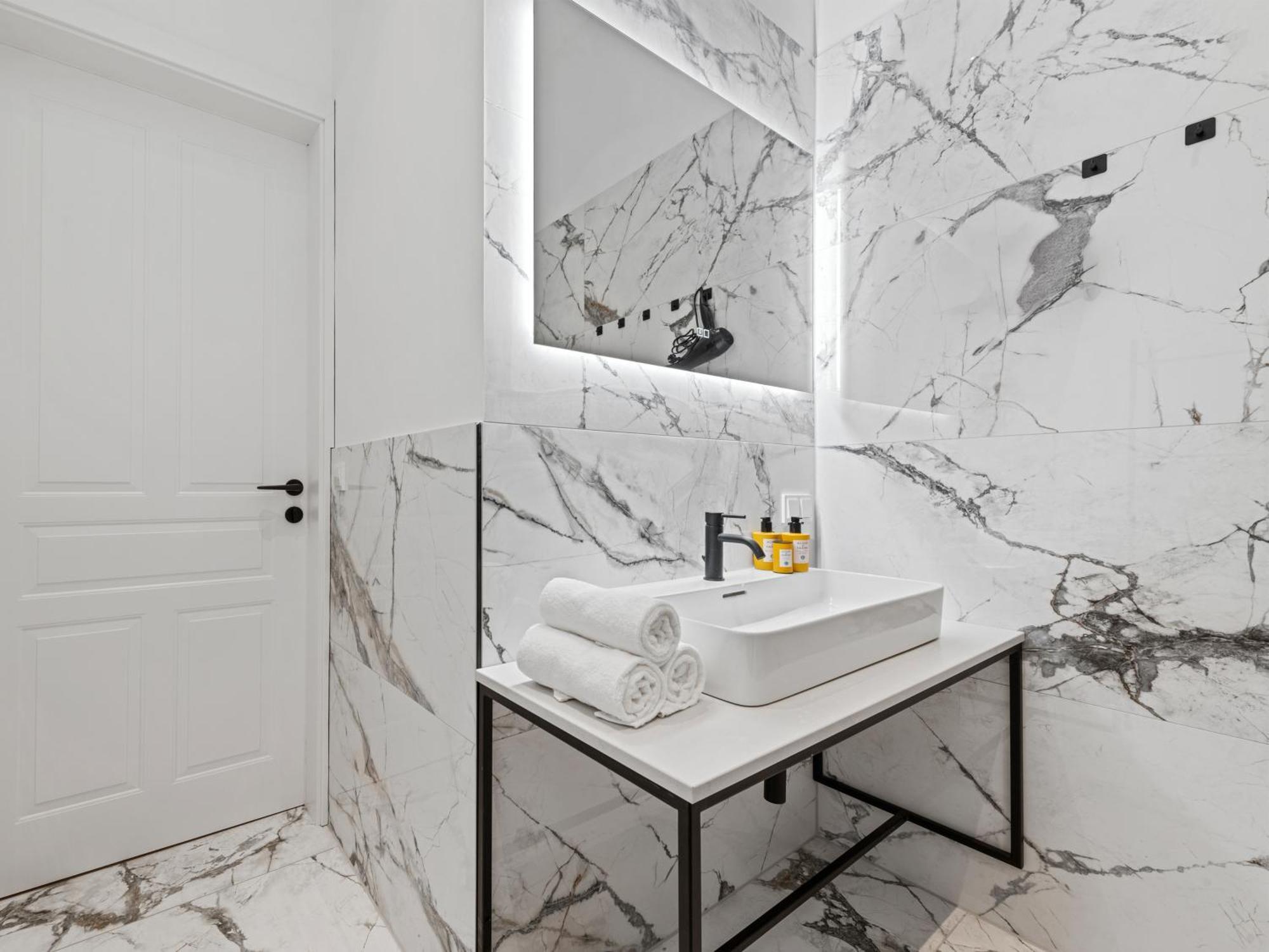 Apartment Door No 5 By Gt7 Hospitality *