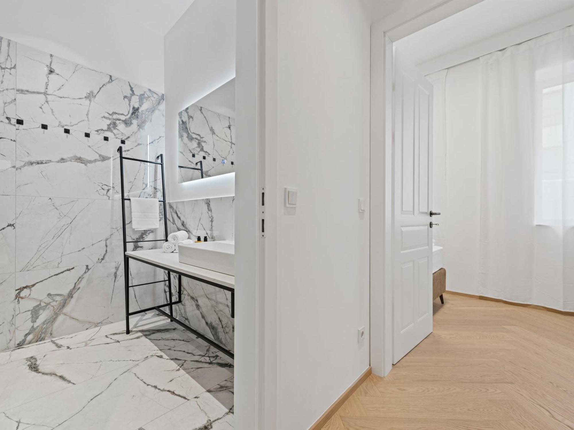 Apartment Door No 5 By Gt7 Hospitality *