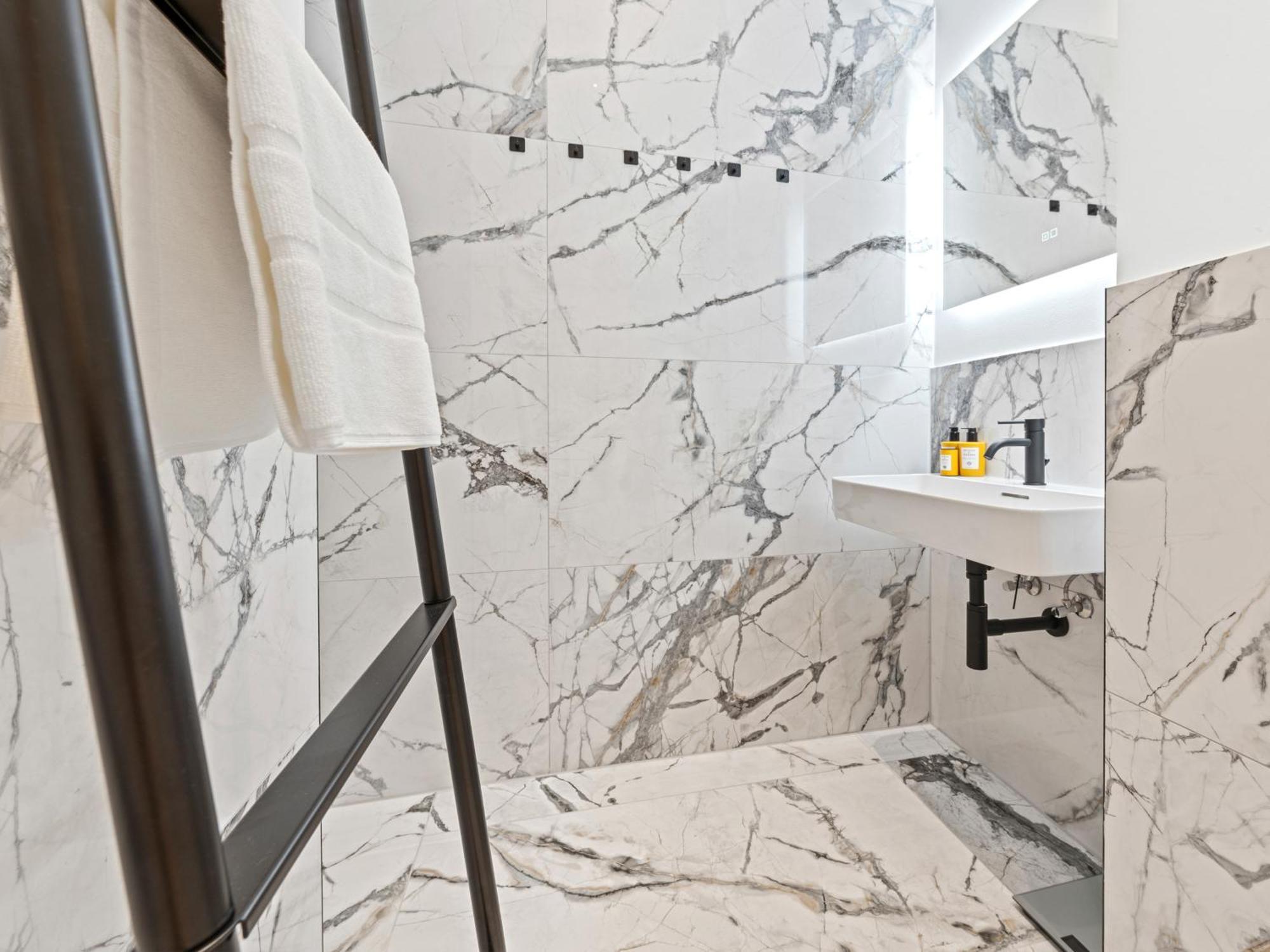 Door No 5 By Gt7 Hospitality Apartment *