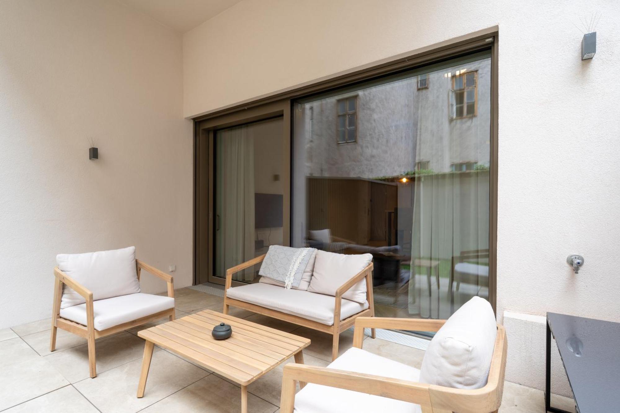 Door No 5 By Gt7 Hospitality Apartment