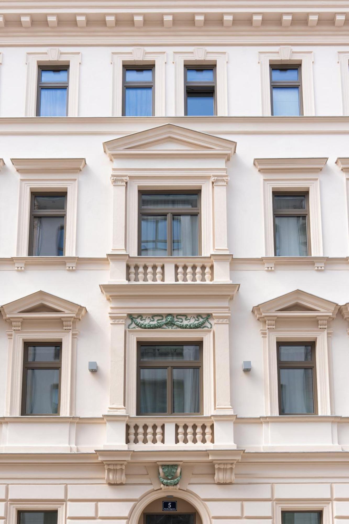 Door No 5 By Gt7 Hospitality Apartment